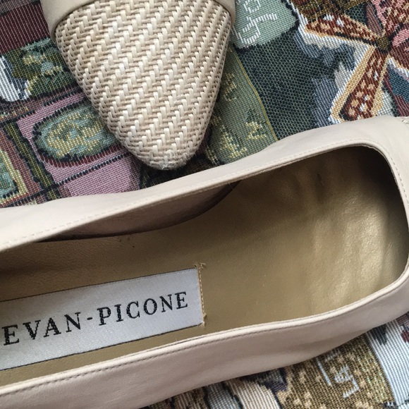 Evan Picone Cream White Kitten Heel Leather & Wood - Picture 3 of 5